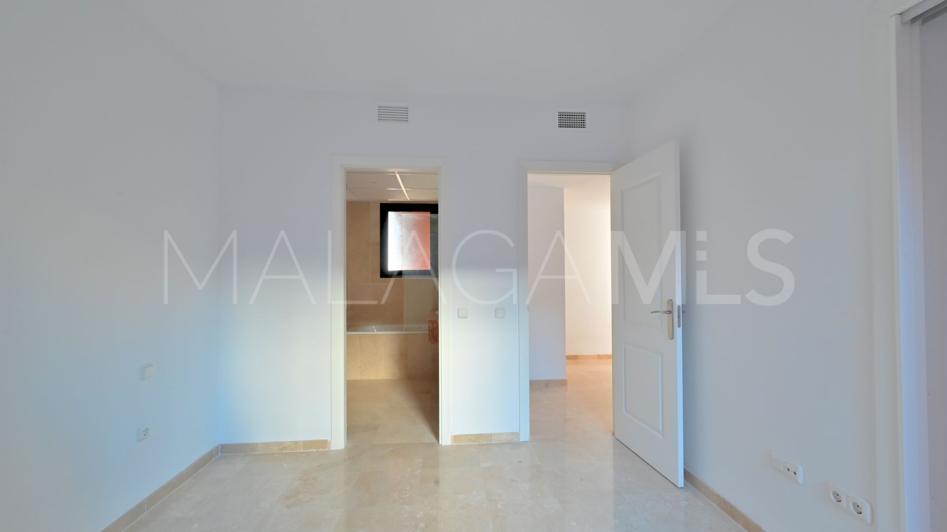 Ground floor apartment for sale in Calahonda