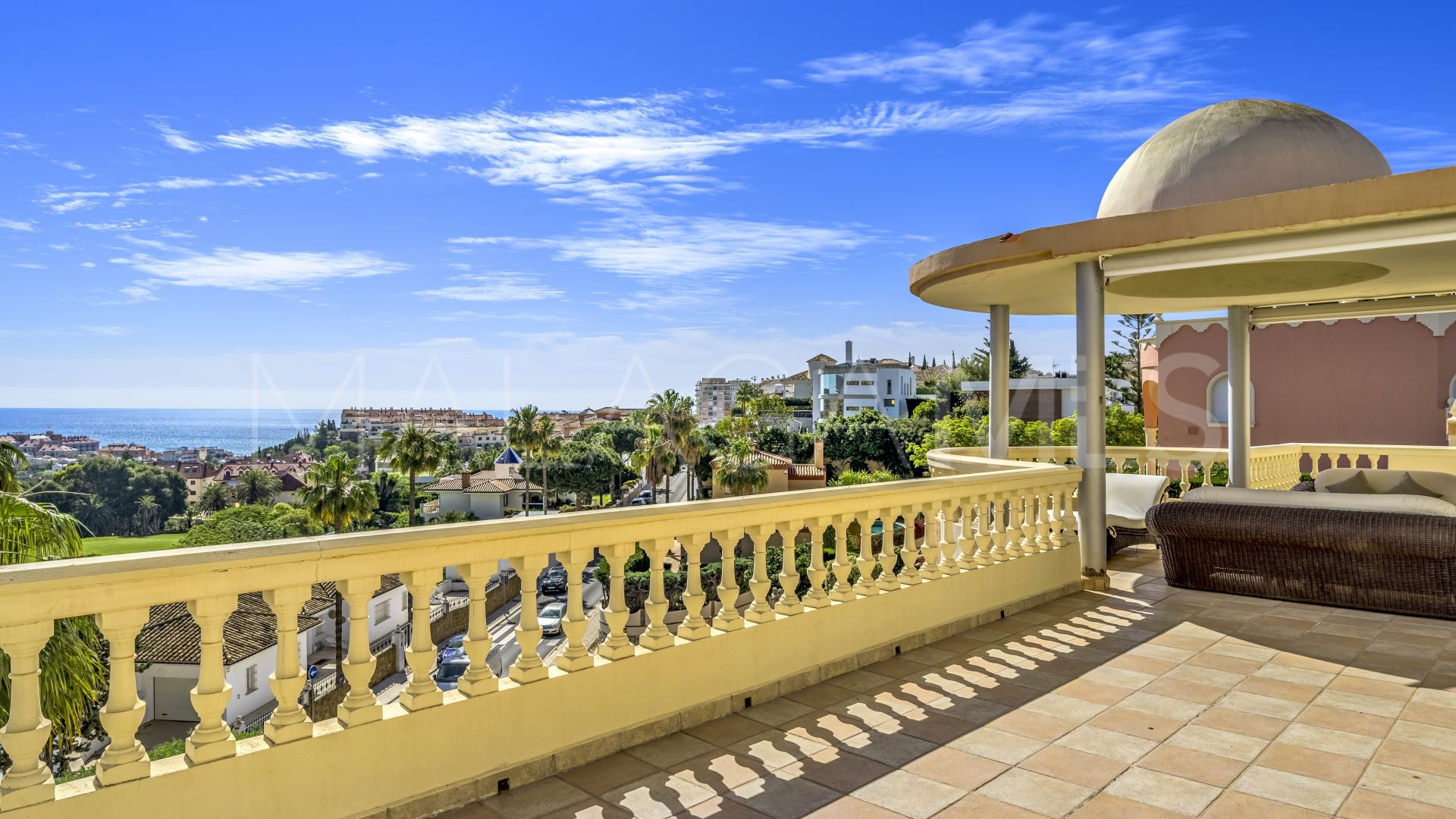 Torrequebrada, villa a la venta with 7 bedrooms