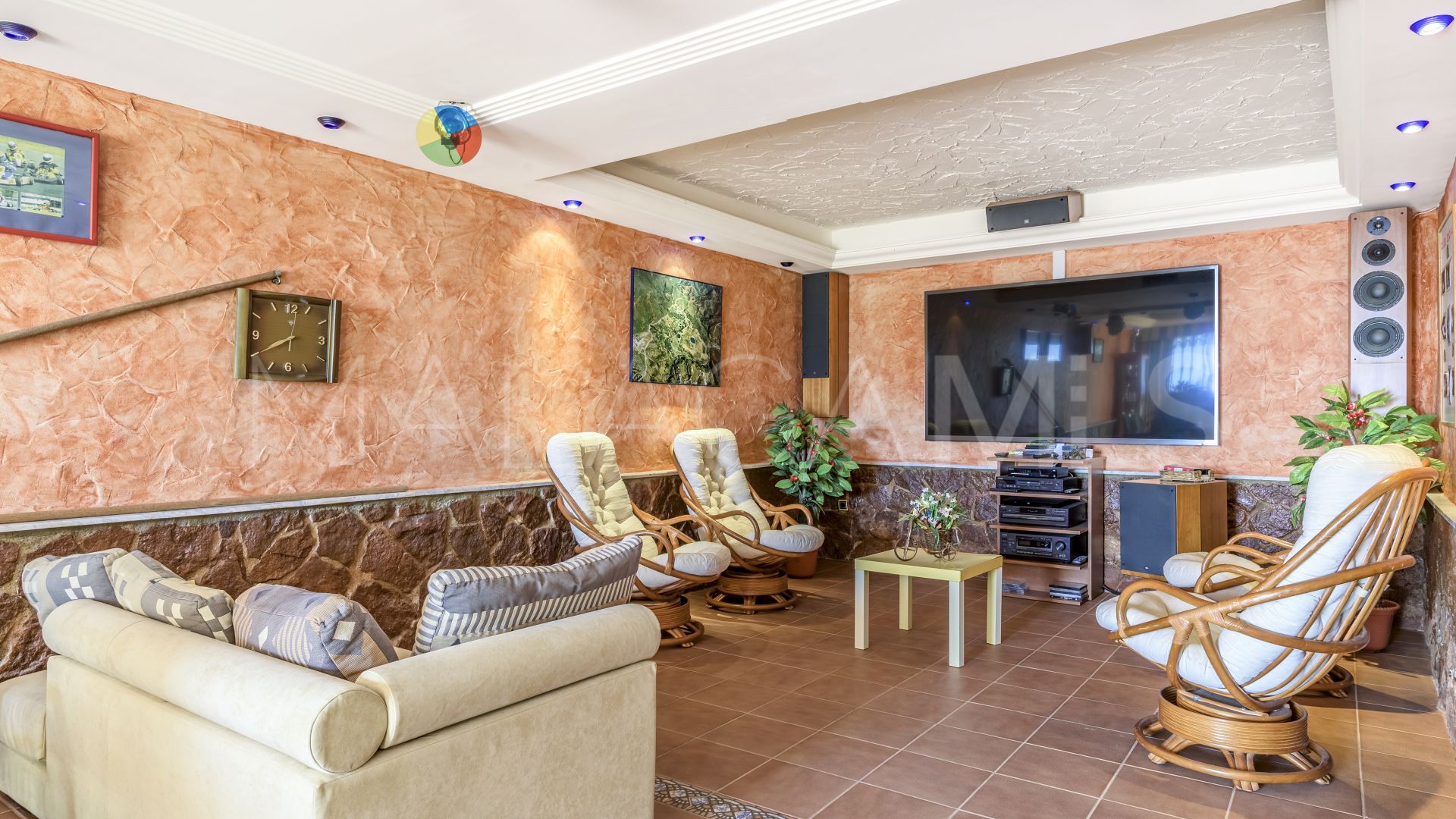 Torrequebrada, villa a la venta with 7 bedrooms