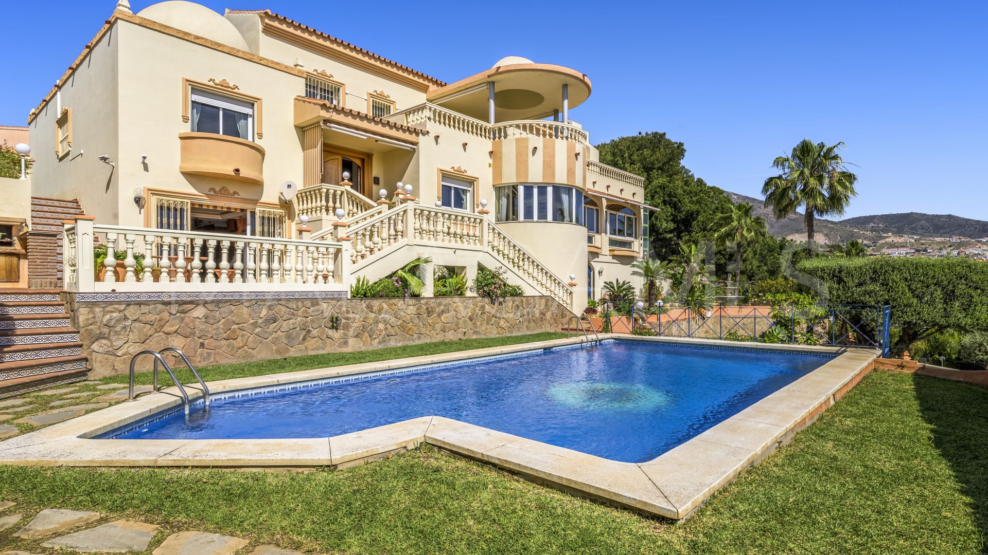 Villa for sale in Torrequebrada