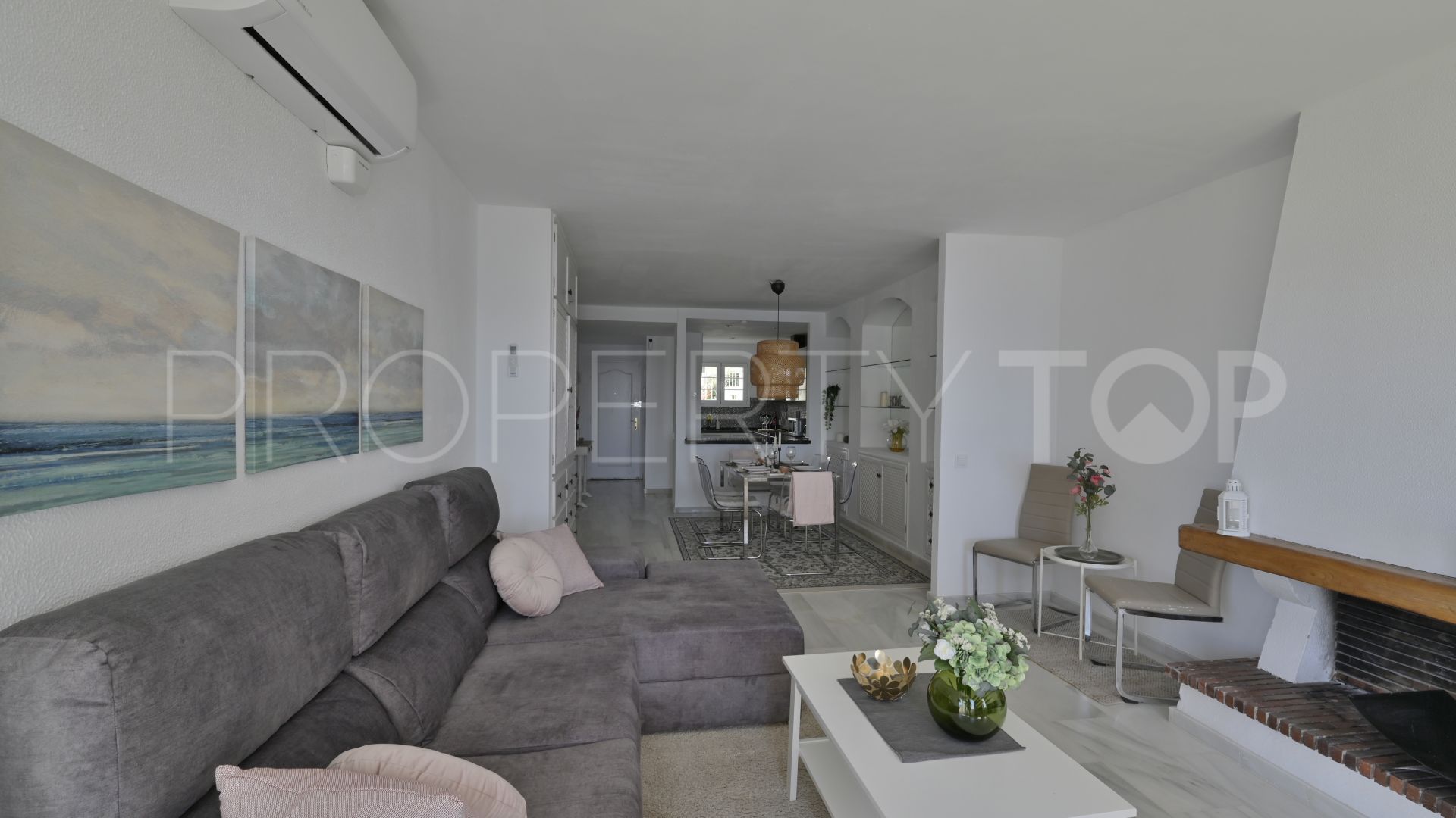 Buy apartment with 2 bedrooms in Calahonda