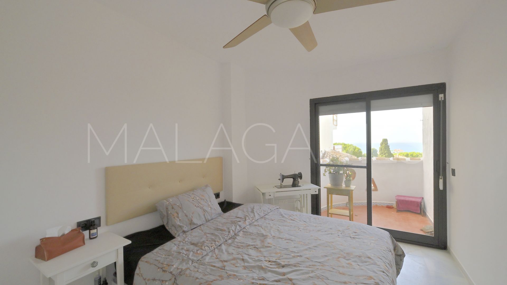 Duplex for sale in Calahonda with 2 bedrooms