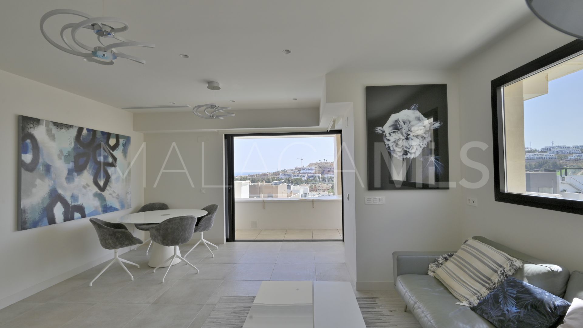 For sale apartment with 4 bedrooms in Cala de Mijas