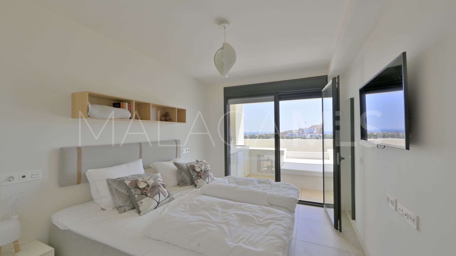 For sale apartment with 4 bedrooms in Cala de Mijas