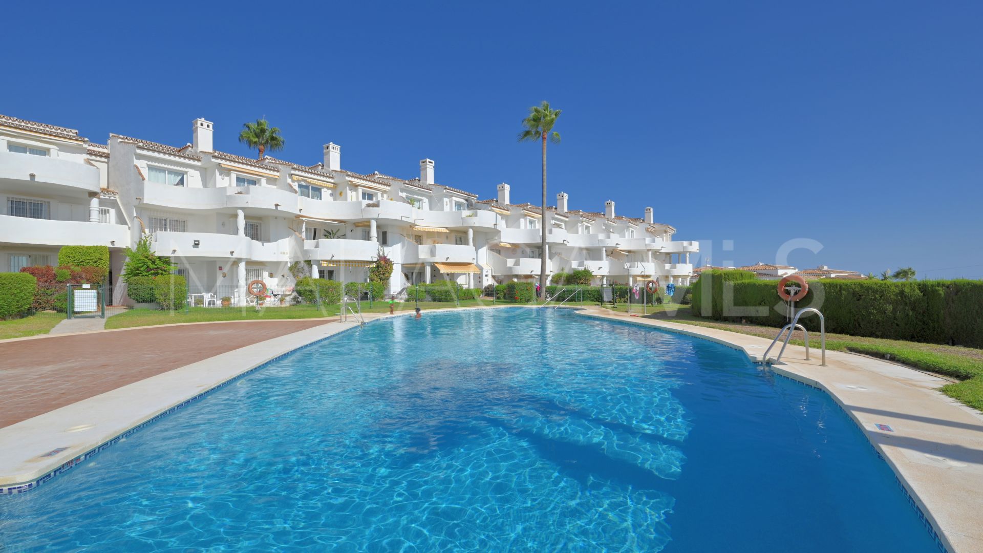 Apartamento planta baja a la venta with 2 bedrooms in Calahonda