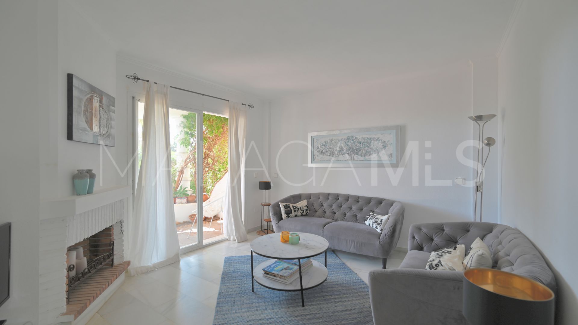 Apartamento planta baja a la venta with 2 bedrooms in Calahonda