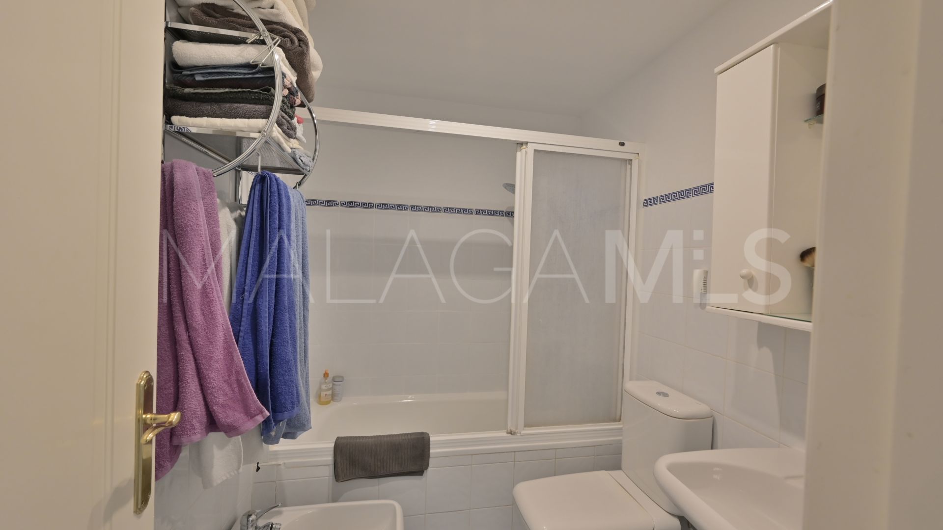 Duplex planta baja with 2 bedrooms a la venta in Calahonda
