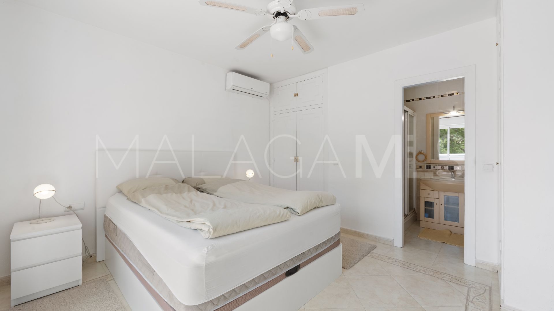 Villa for sale in Calahonda