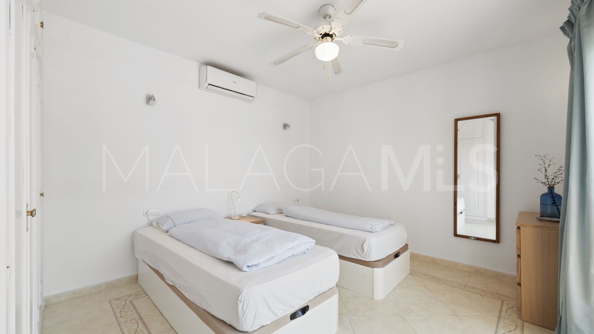 Villa for sale in Calahonda