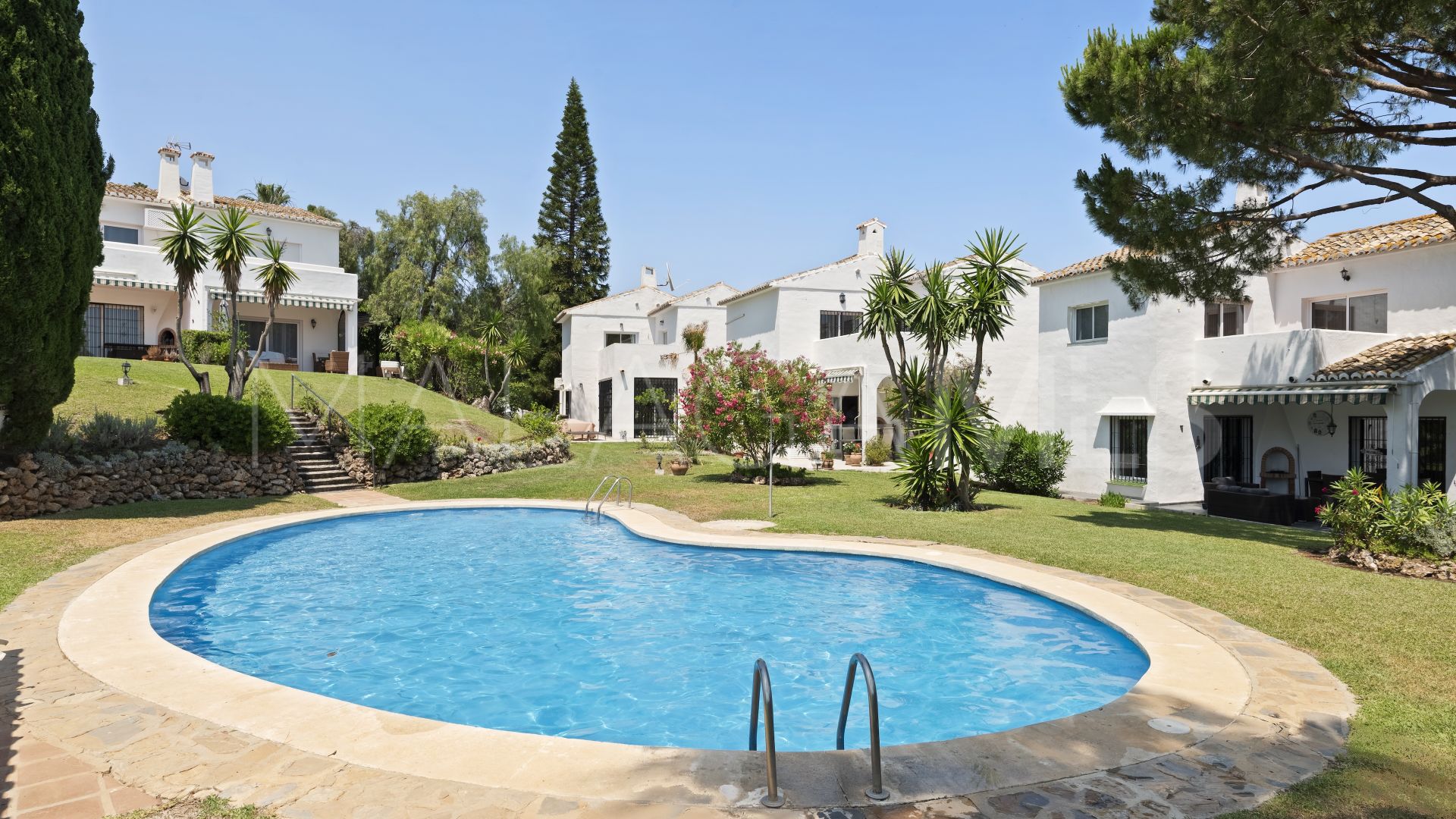 Villa for sale in Calahonda