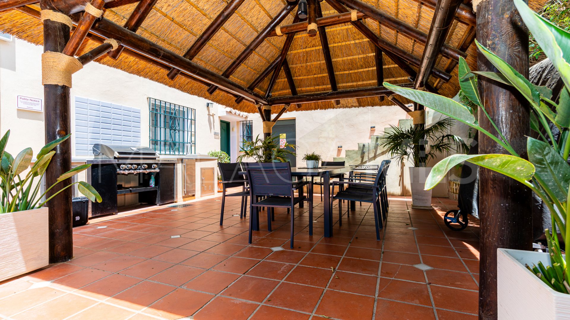 For sale villa with 6 bedrooms in Calahonda