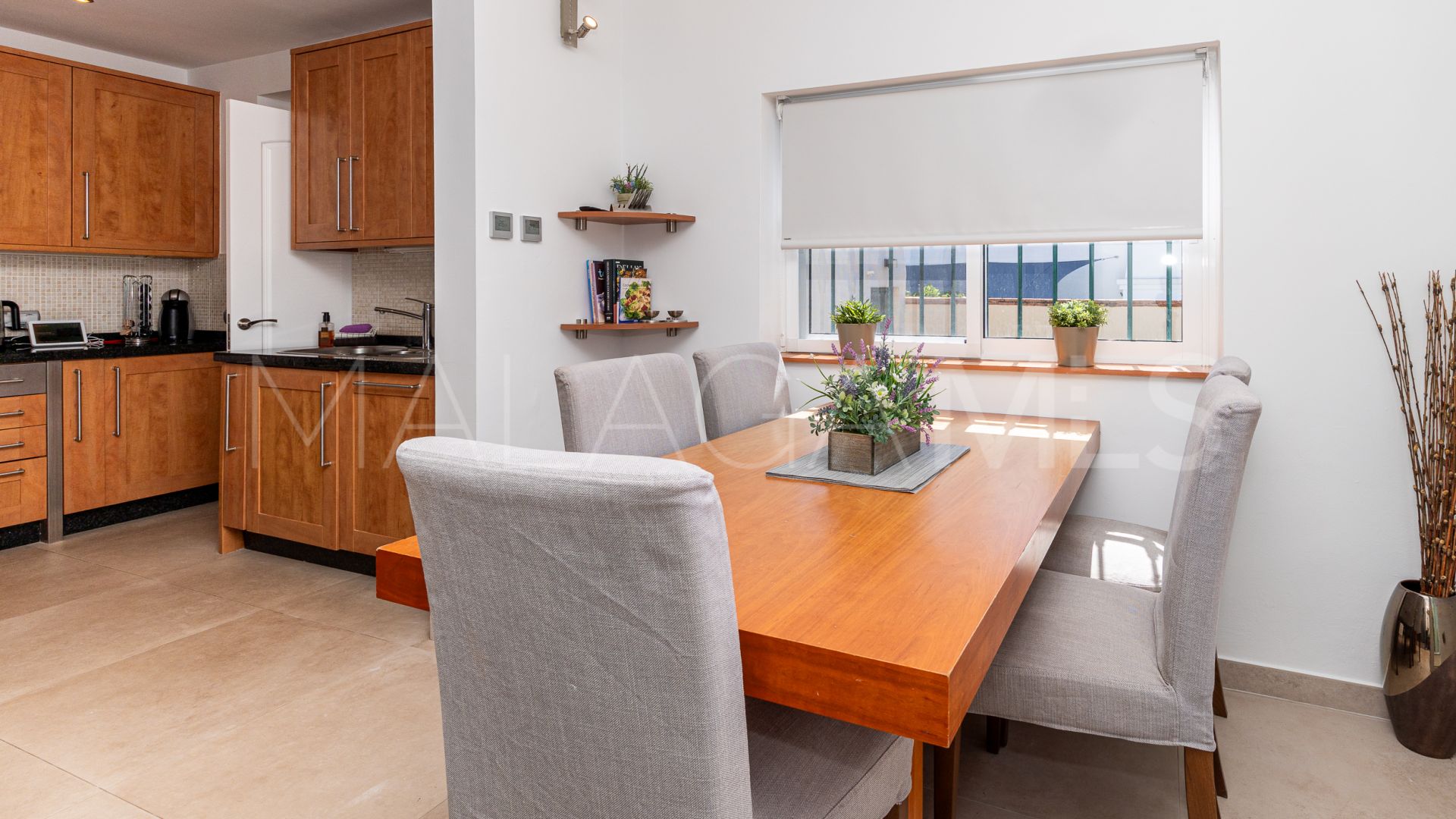 For sale villa with 6 bedrooms in Calahonda