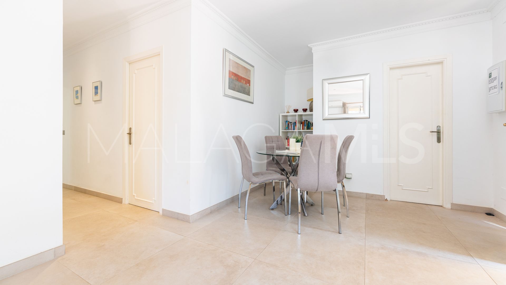 For sale villa with 6 bedrooms in Calahonda