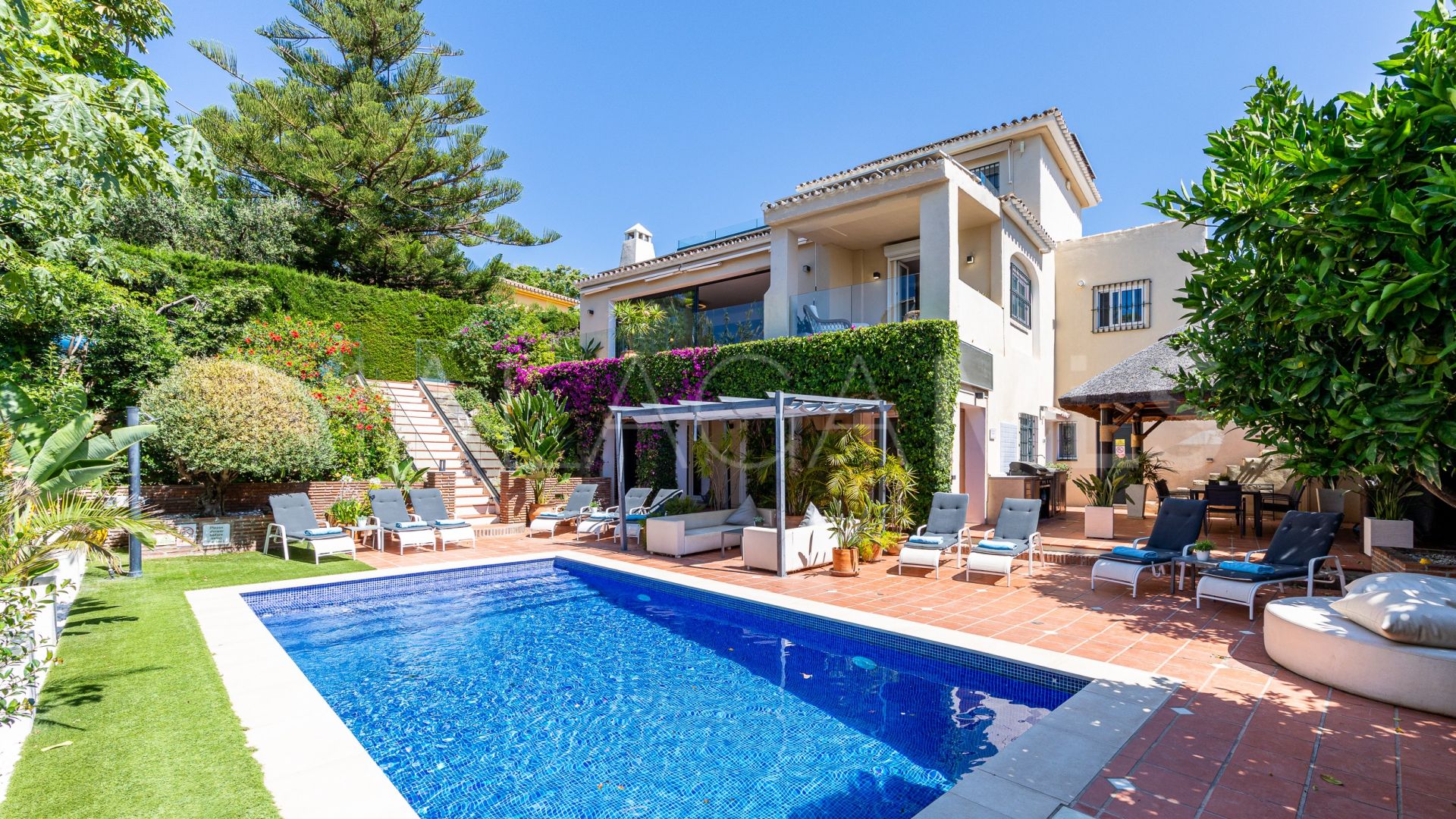 For sale villa with 6 bedrooms in Calahonda
