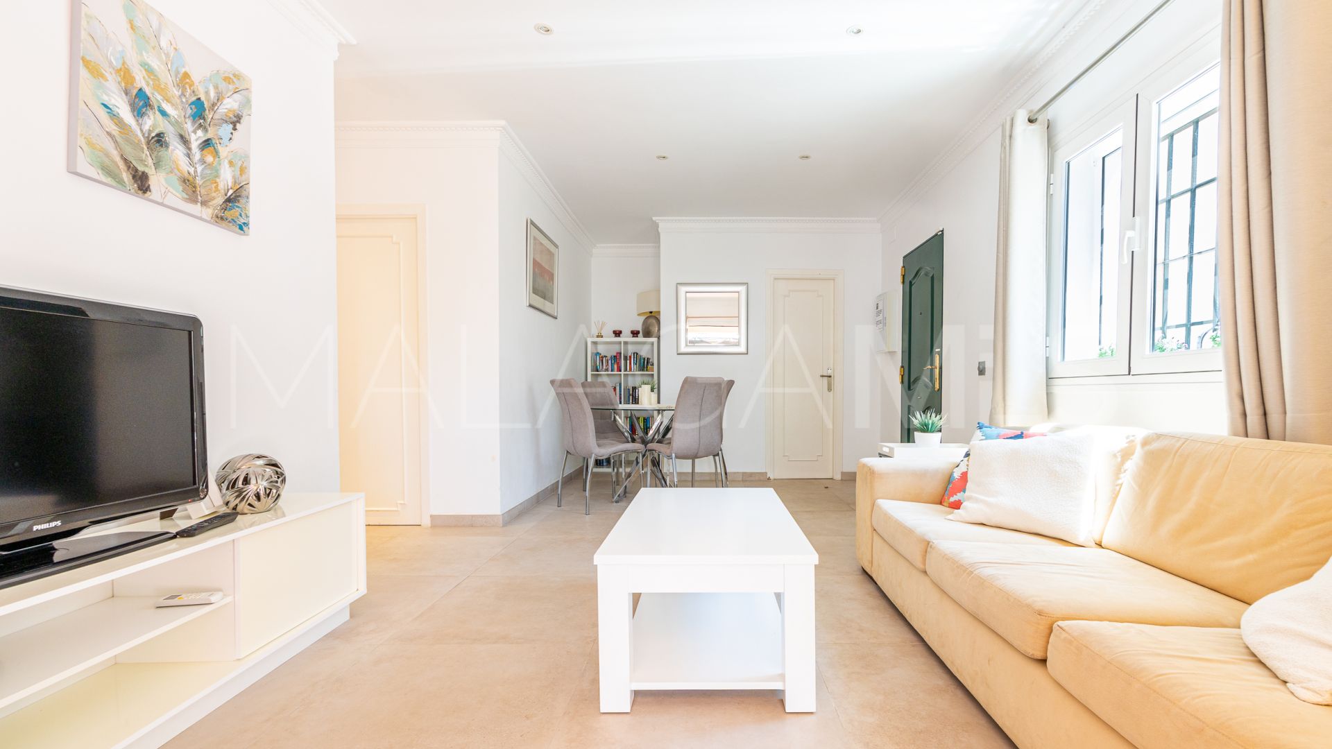 For sale villa with 6 bedrooms in Calahonda