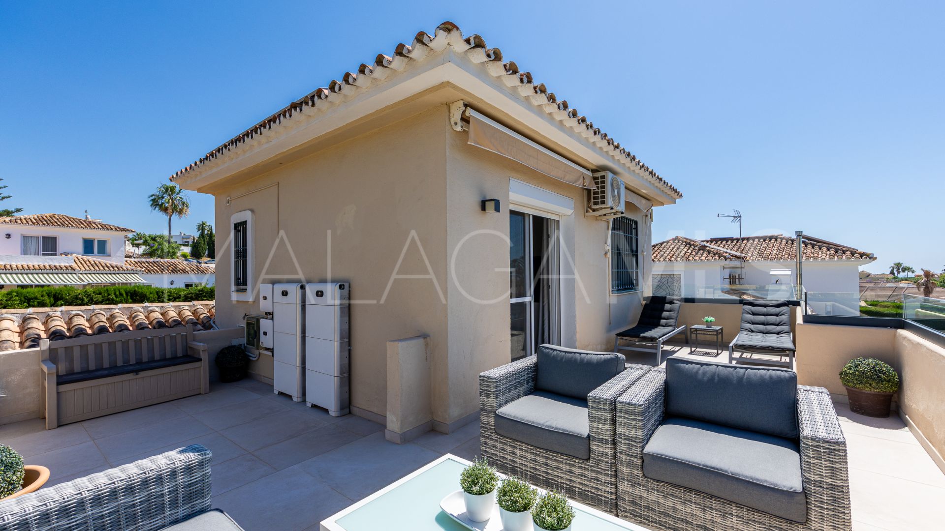 For sale villa with 6 bedrooms in Calahonda