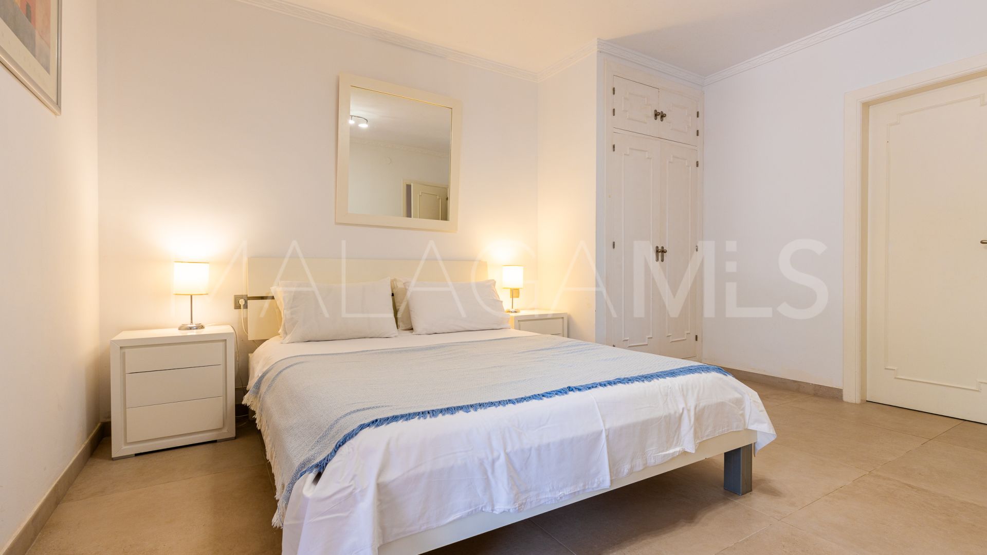 For sale villa with 6 bedrooms in Calahonda
