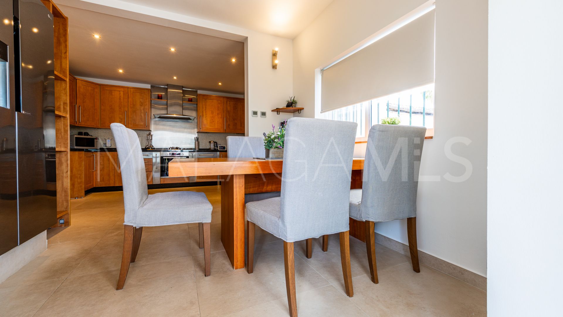 For sale villa with 6 bedrooms in Calahonda