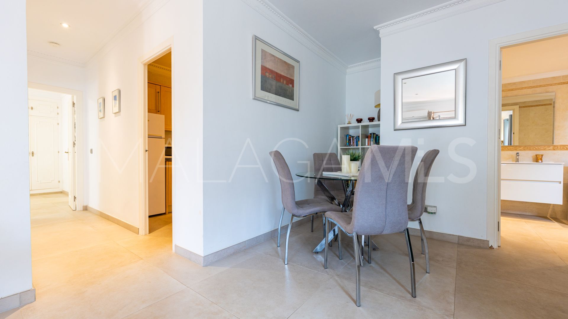 For sale villa with 6 bedrooms in Calahonda