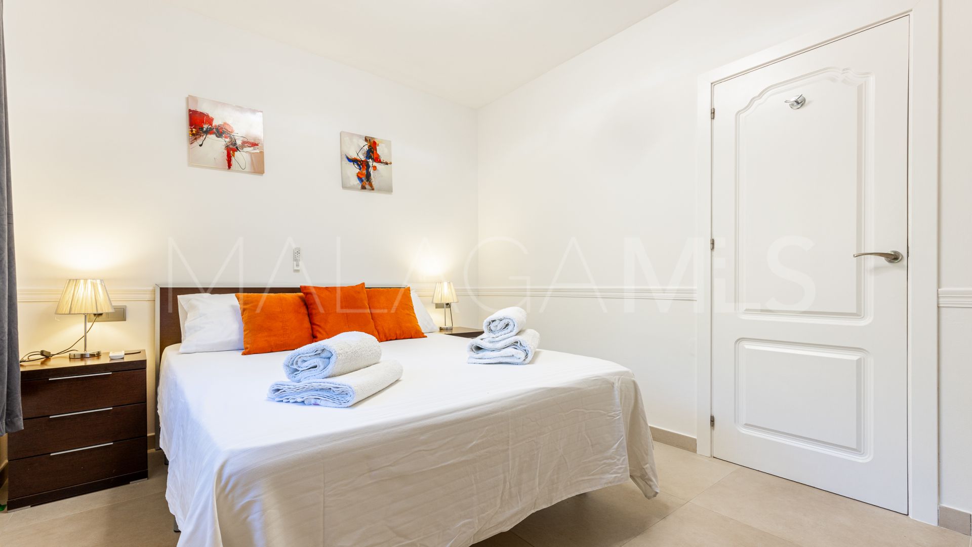 For sale villa with 6 bedrooms in Calahonda