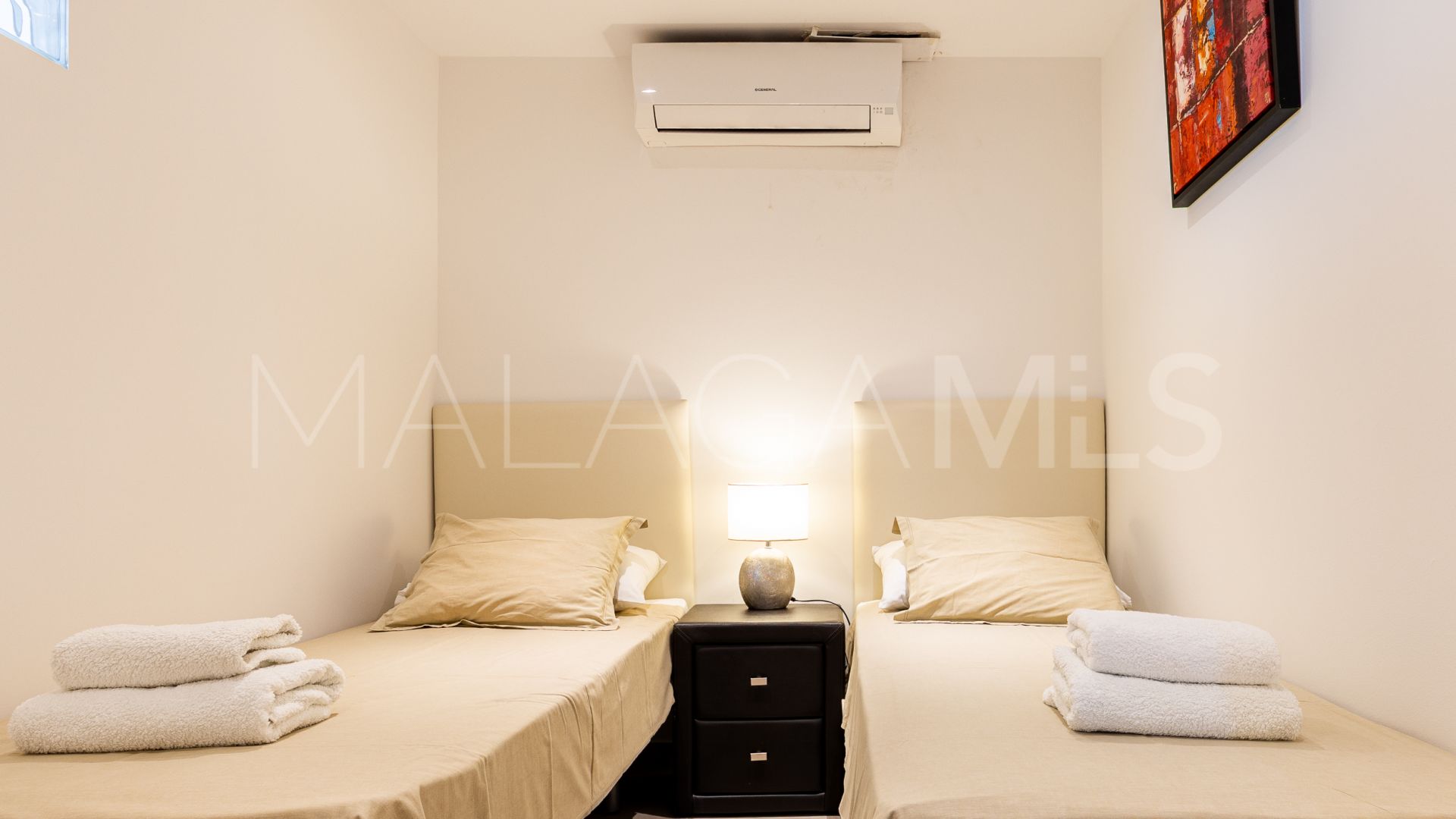 For sale villa with 6 bedrooms in Calahonda