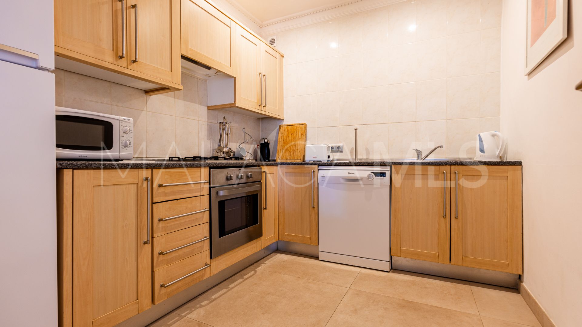 For sale villa with 6 bedrooms in Calahonda