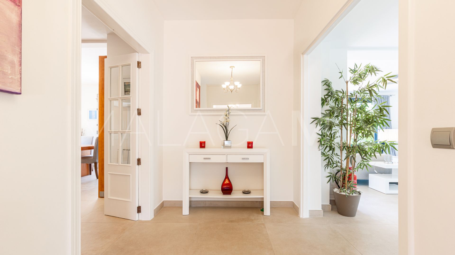 For sale villa with 6 bedrooms in Calahonda