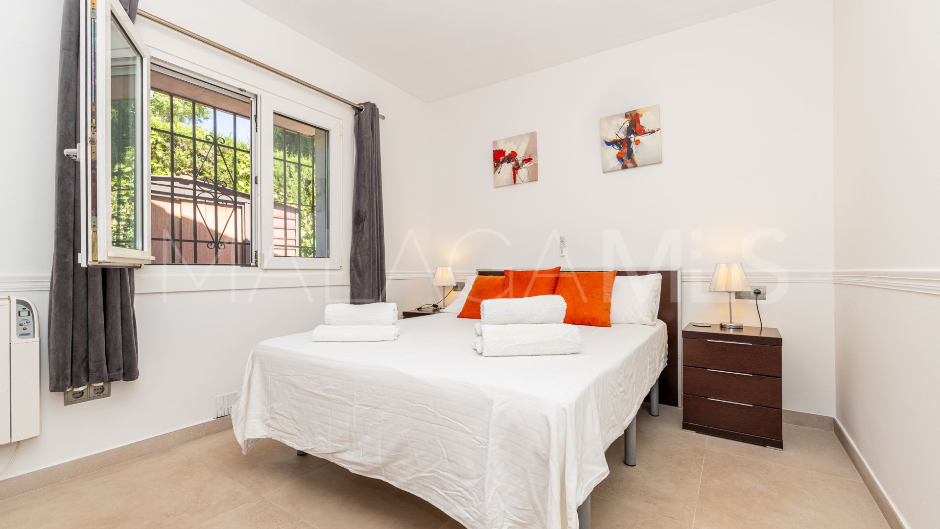 For sale villa with 6 bedrooms in Calahonda