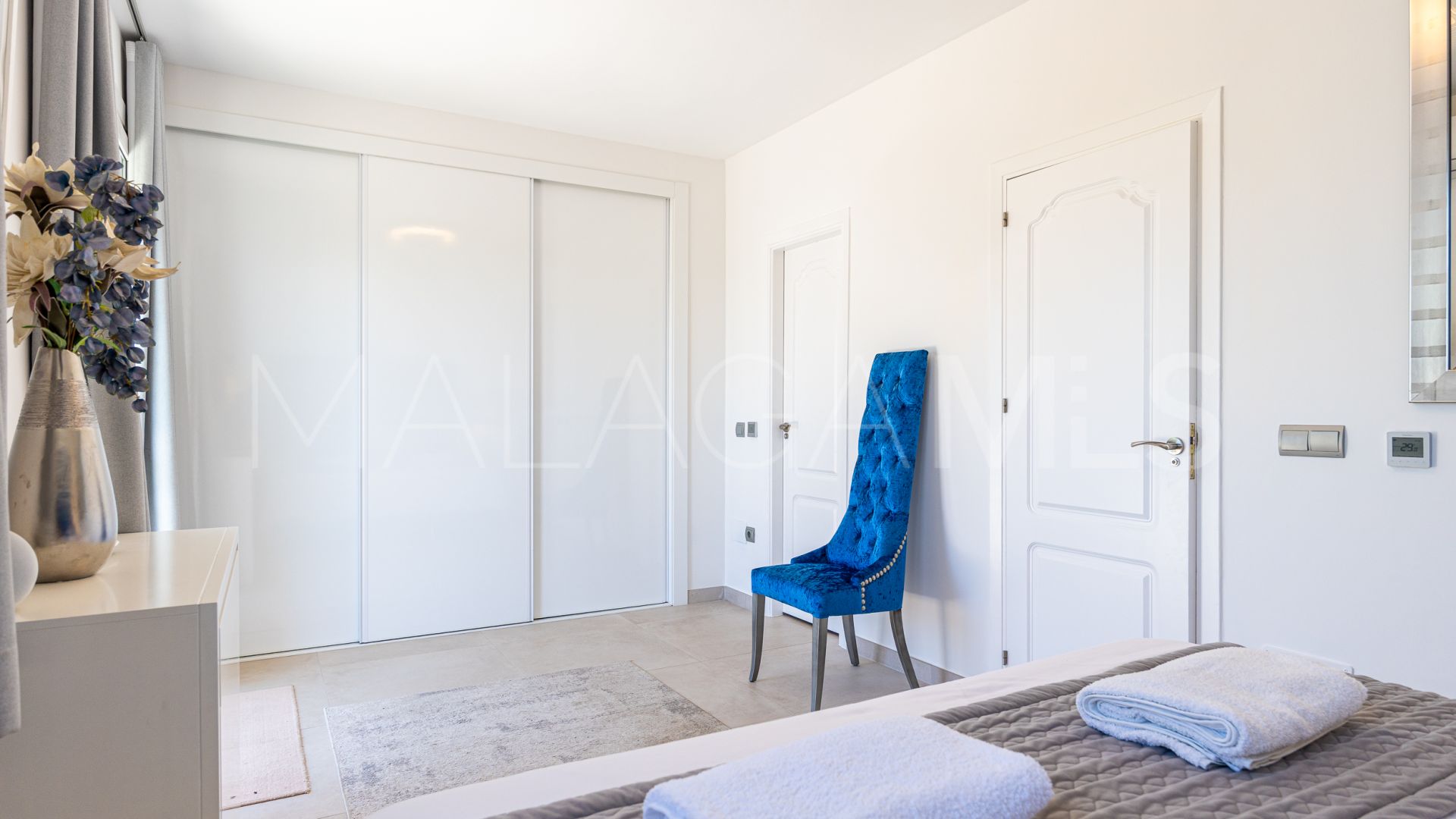 For sale villa with 6 bedrooms in Calahonda
