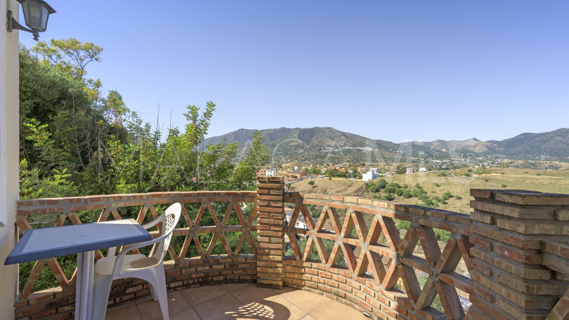 Sierrezuela 4 bedrooms villa for sale