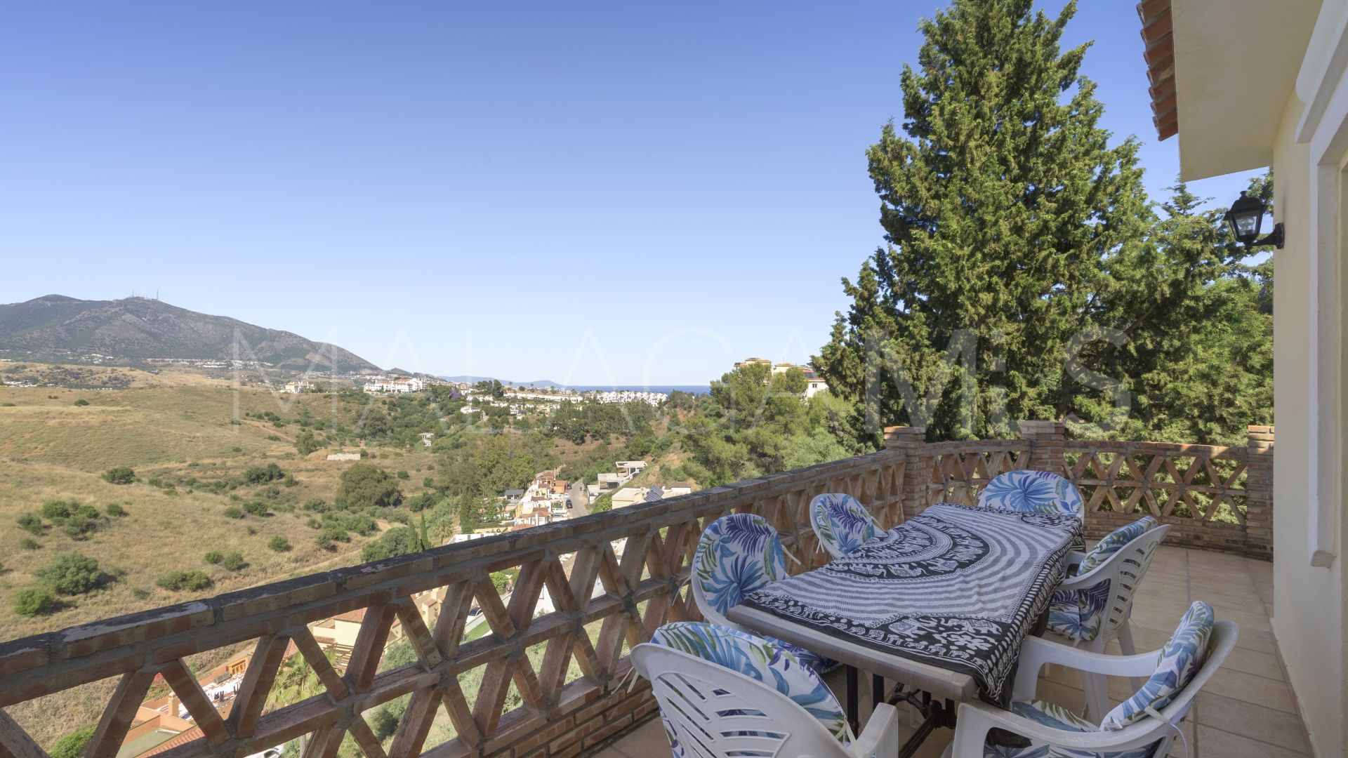 Sierrezuela 4 bedrooms villa for sale