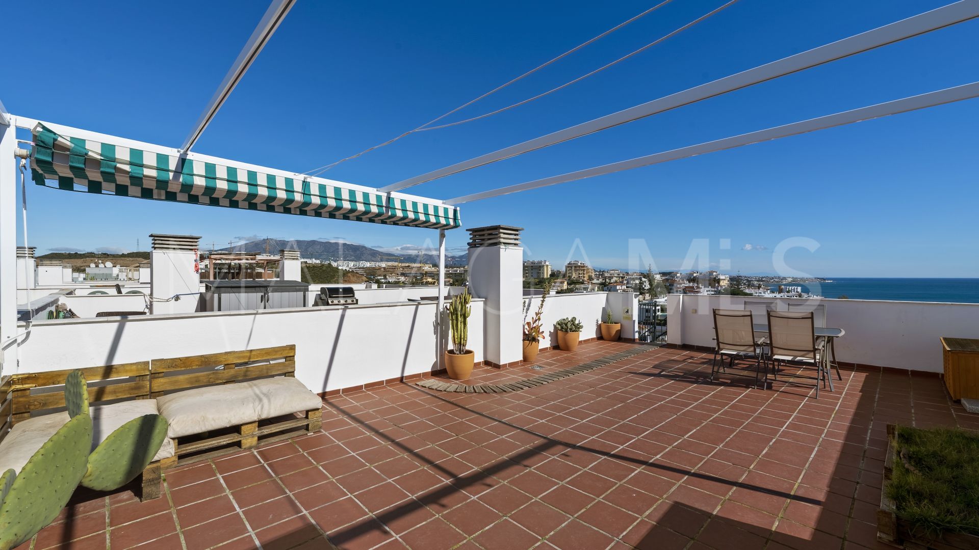 For sale penthouse in Miraflores with 2 bedrooms