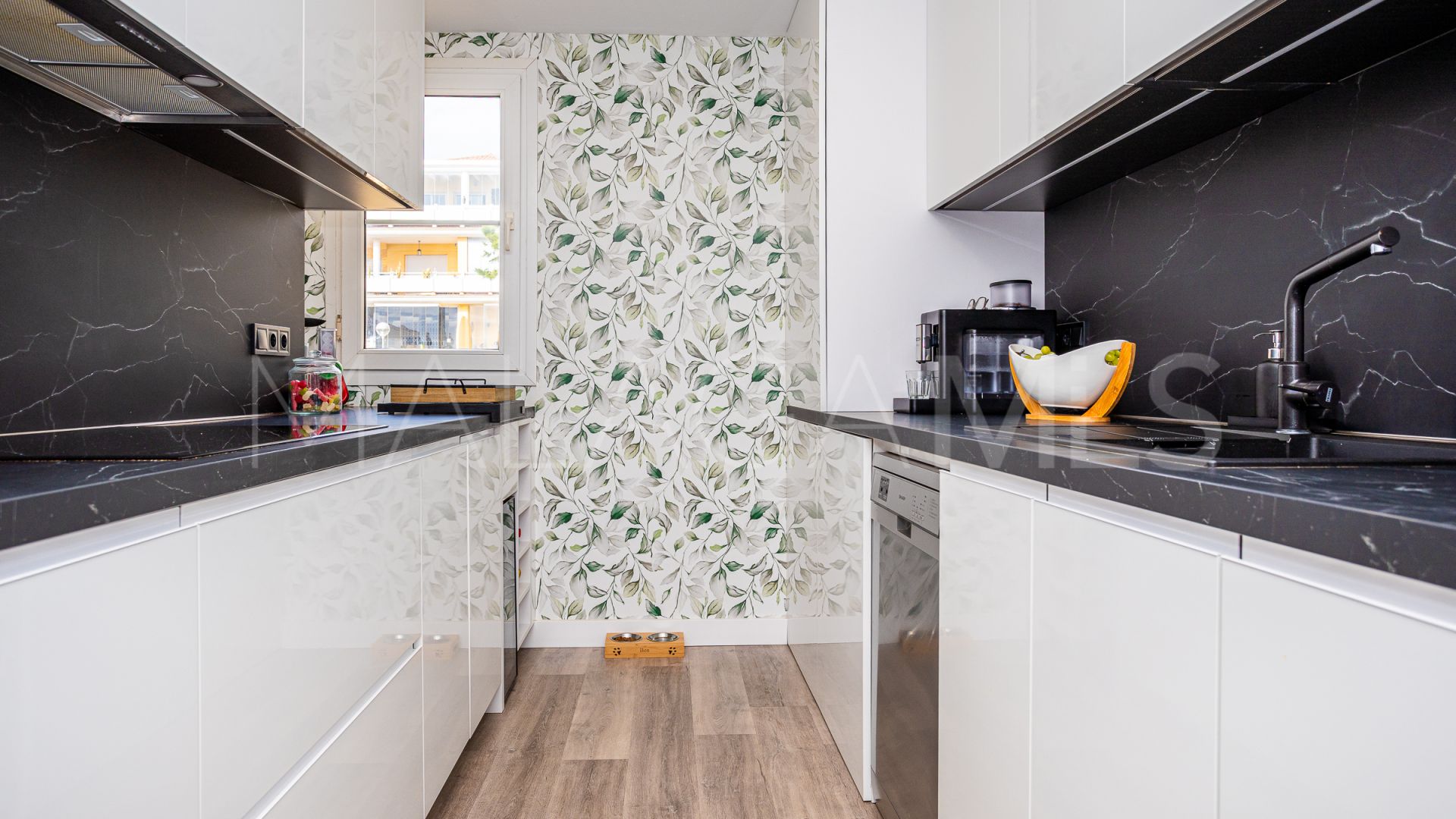 Se vende apartamento in Cabopino with 2 bedrooms