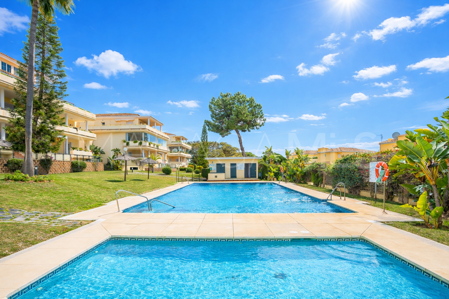 Se vende apartamento in Cabopino with 2 bedrooms