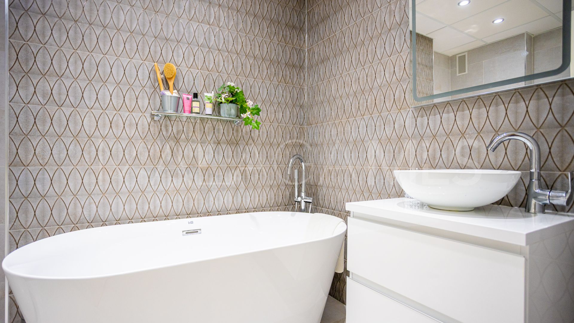 Se vende apartamento in Cabopino with 2 bedrooms