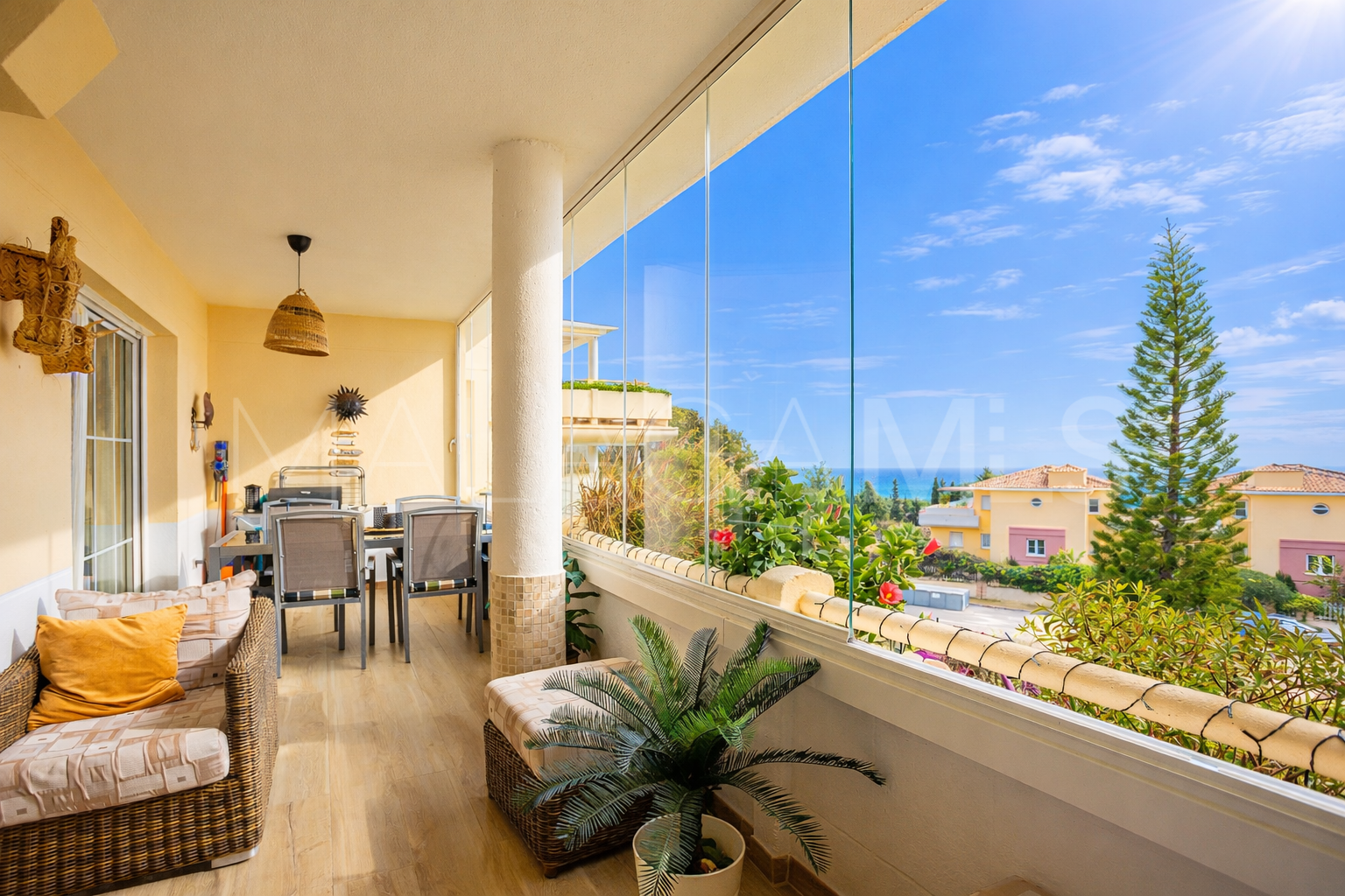 Se vende apartamento in Cabopino with 2 bedrooms