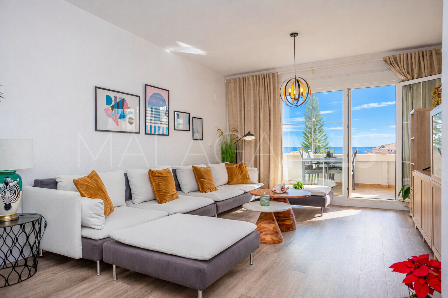 Se vende apartamento in Cabopino with 2 bedrooms