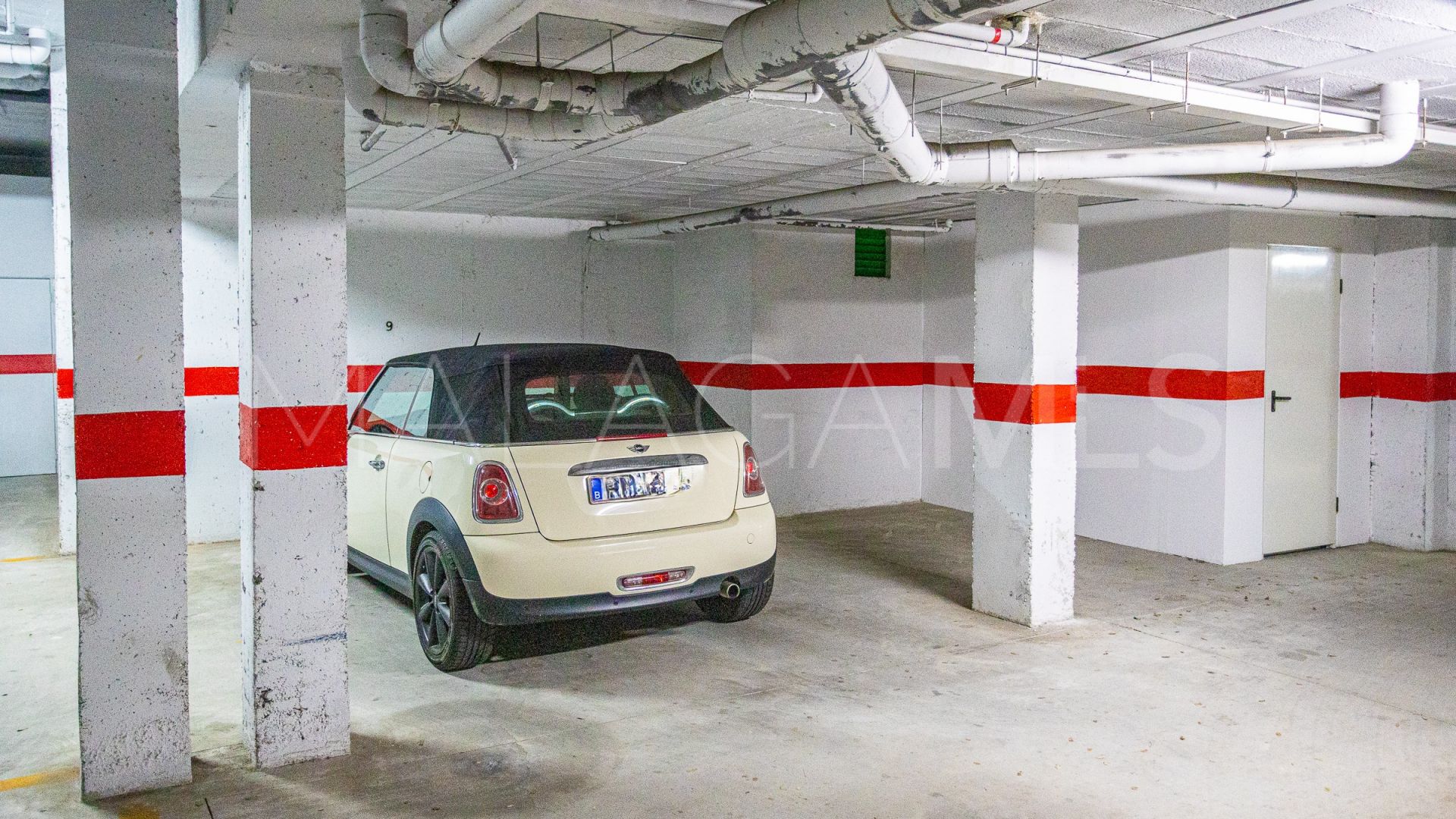 Se vende apartamento in Cabopino with 2 bedrooms