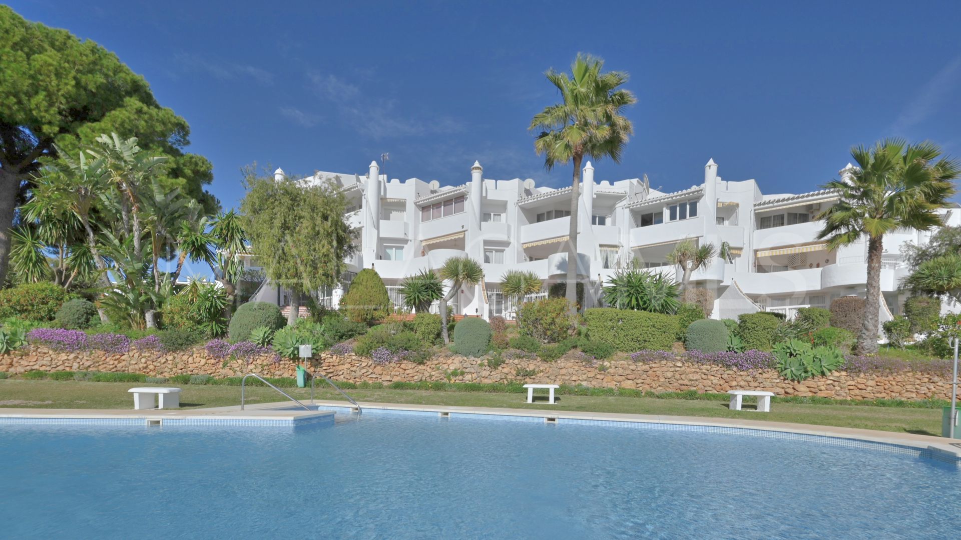 For sale 2 bedrooms ground floor apartment in Calahonda