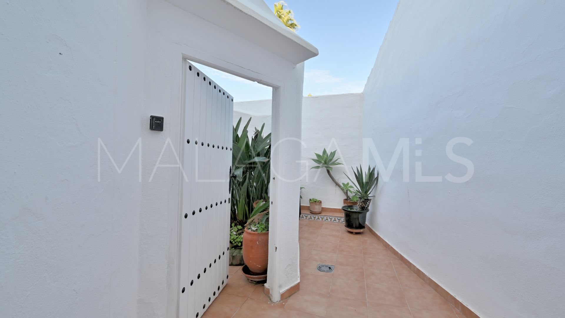 For sale 2 bedrooms ground floor apartment in Calahonda