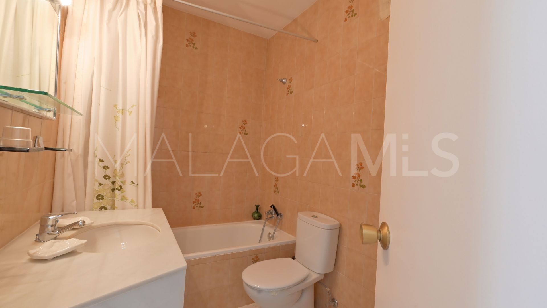 For sale 2 bedrooms ground floor apartment in Calahonda