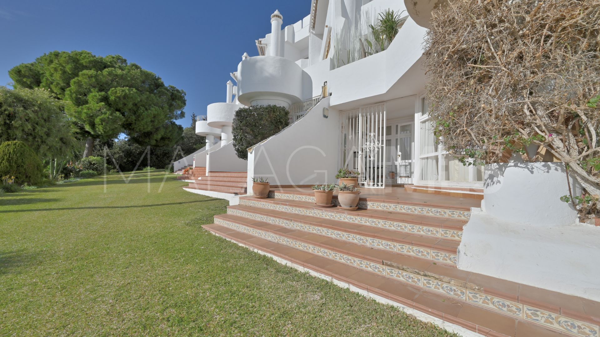 For sale 2 bedrooms ground floor apartment in Calahonda