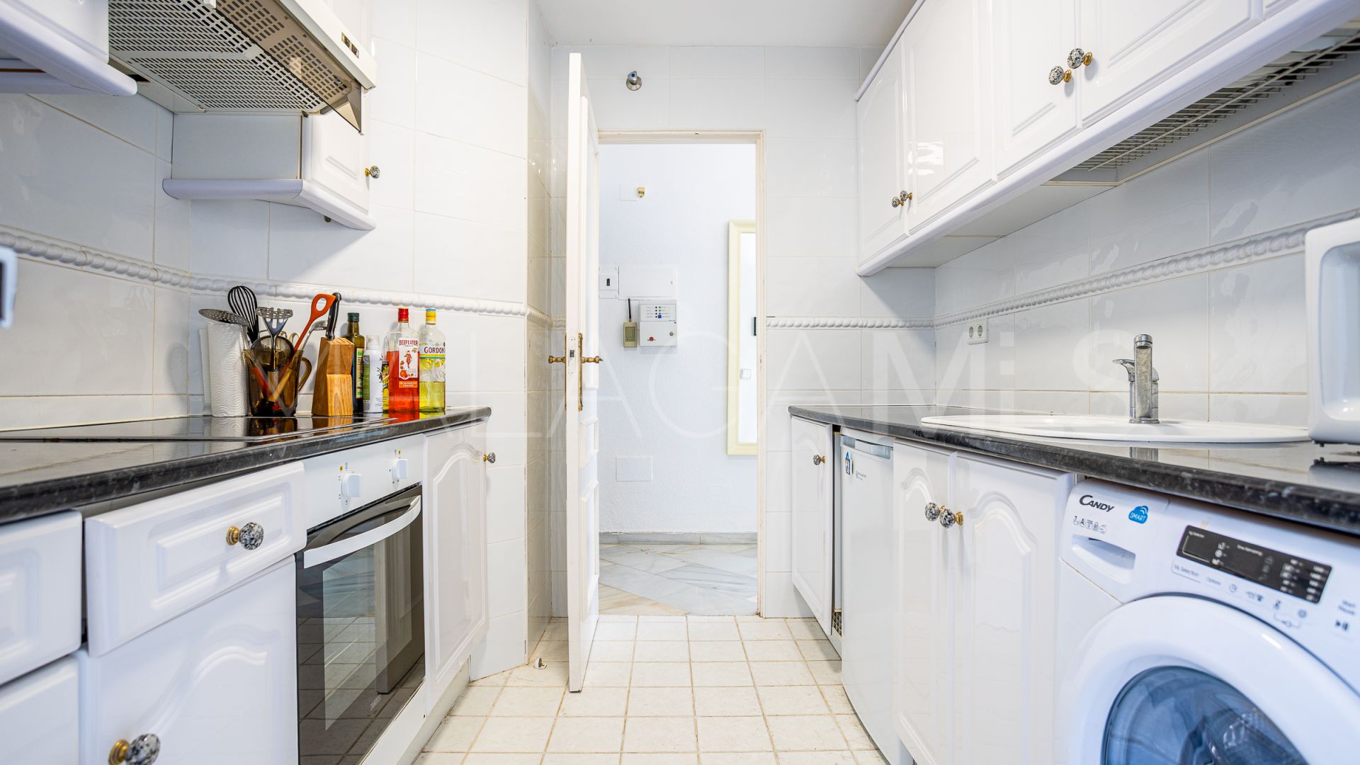 For sale apartment in Calahonda with 2 bedrooms