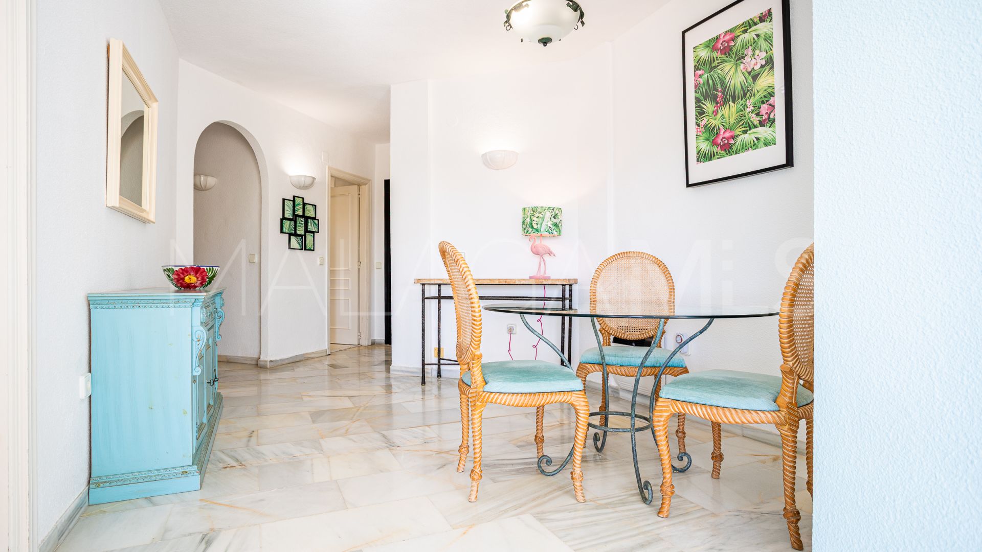 For sale apartment in Calahonda with 2 bedrooms