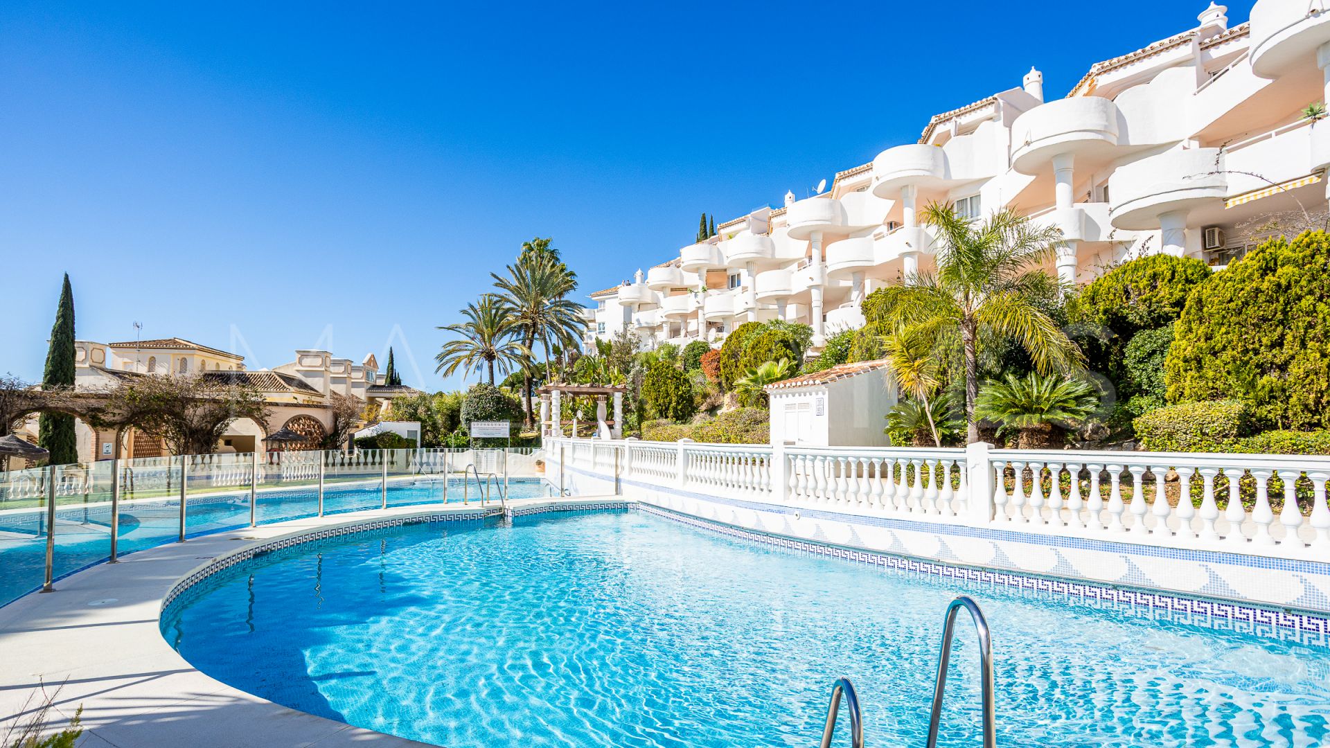 For sale apartment in Calahonda with 2 bedrooms