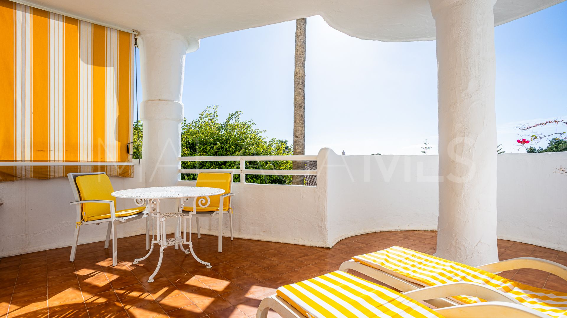 For sale apartment in Calahonda with 2 bedrooms