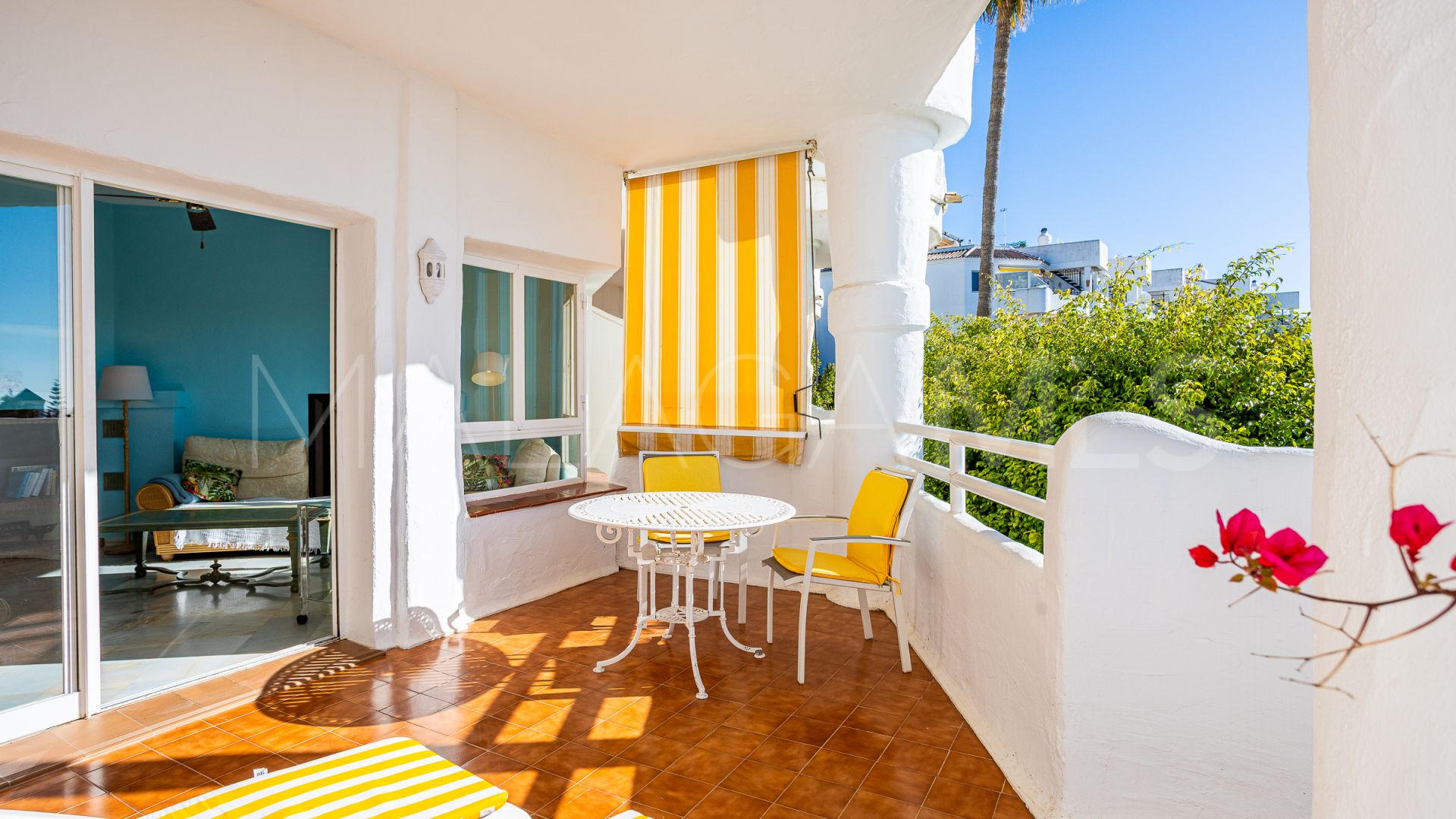 For sale apartment in Calahonda with 2 bedrooms