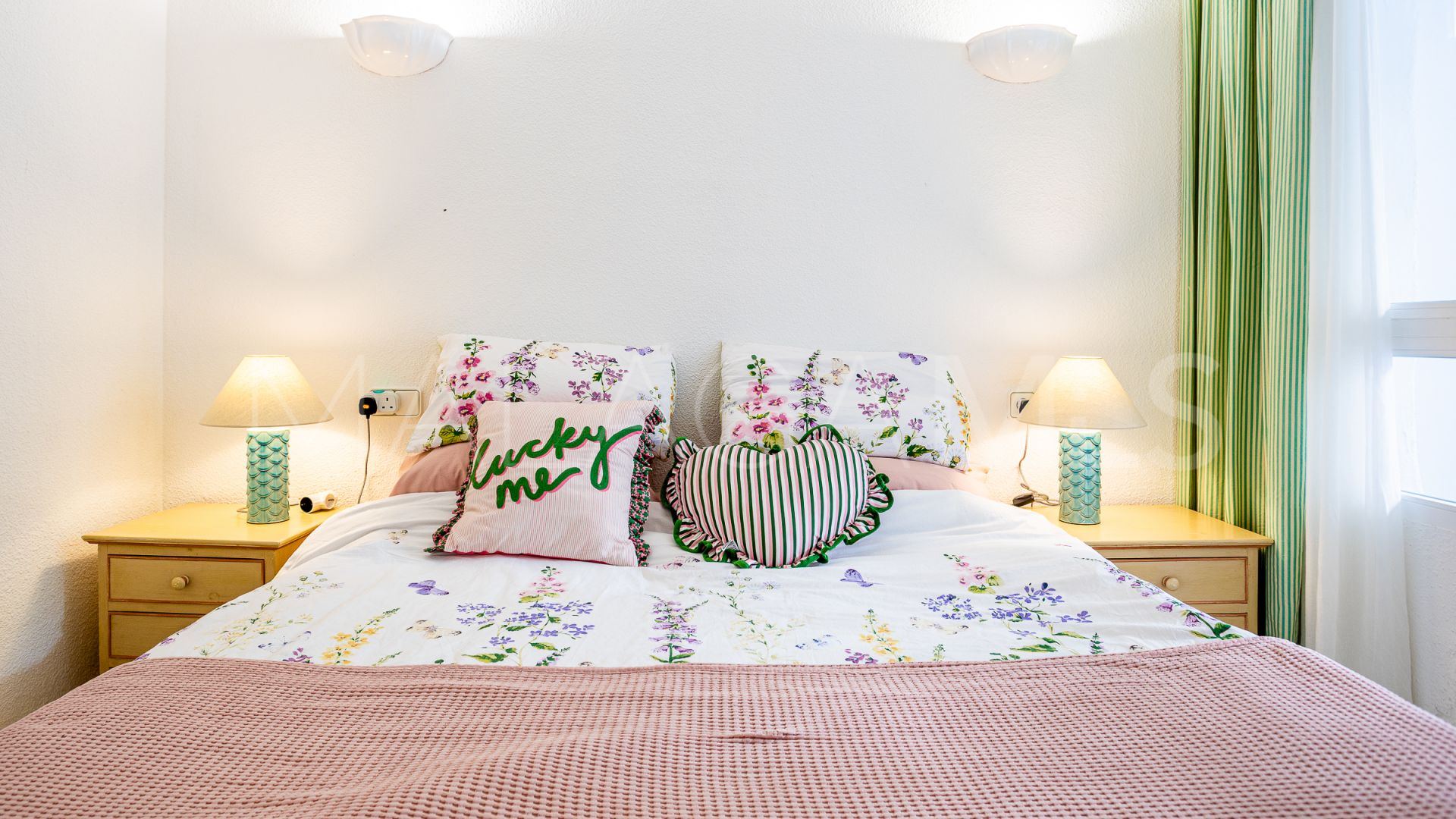 For sale apartment in Calahonda with 2 bedrooms