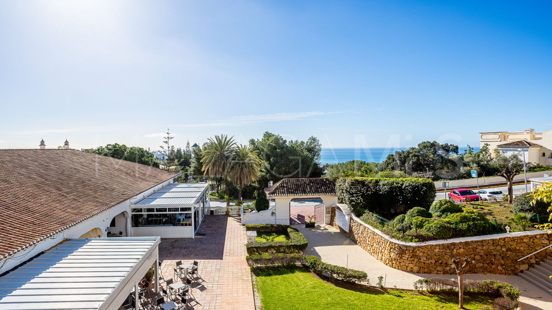 For sale apartment in Calahonda with 2 bedrooms