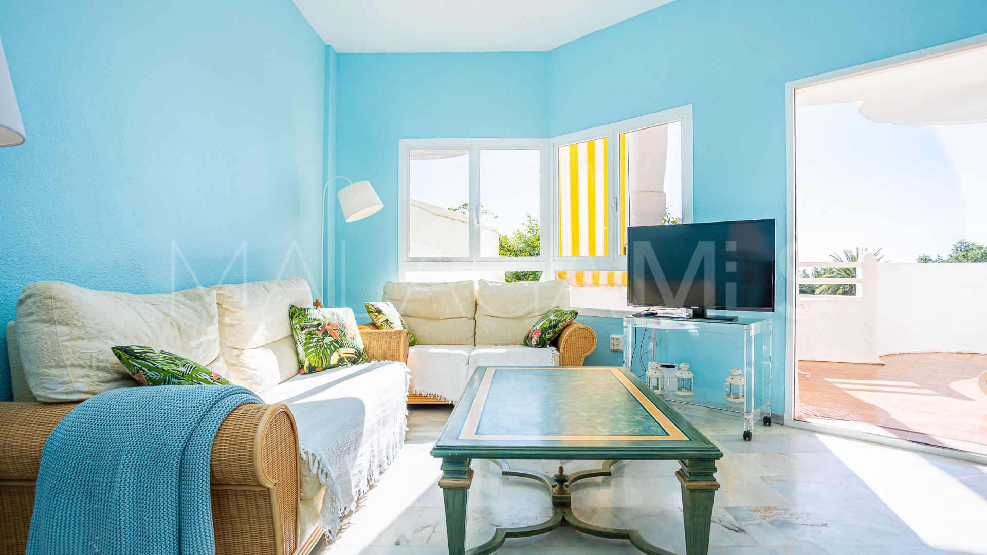 For sale apartment in Calahonda with 2 bedrooms